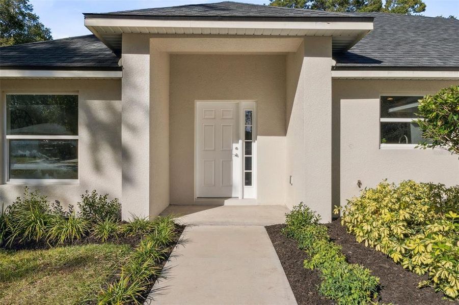 Exterior details and patio area of a home in , Orange City (Image 23).