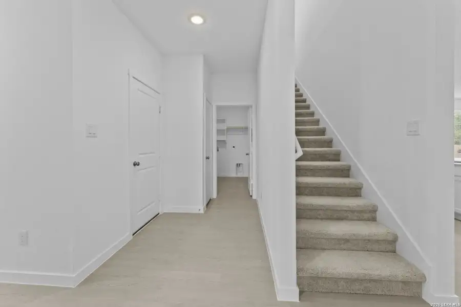 Spacious, unfurnished interior of a new home in Brookmill, San Antonio (Image 9).
