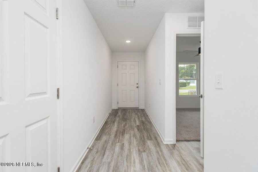 Spacious, unfurnished interior of a new home in , Jacksonville (Image 15).