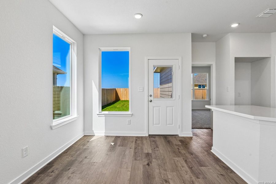Spacious, unfurnished interior of a new home in Arroyo Ranch, Seguin (Image 37).