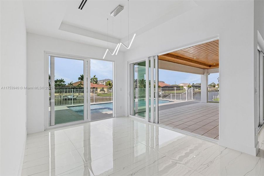 Spacious, unfurnished interior of a new home in , Cape Coral (Image 21).