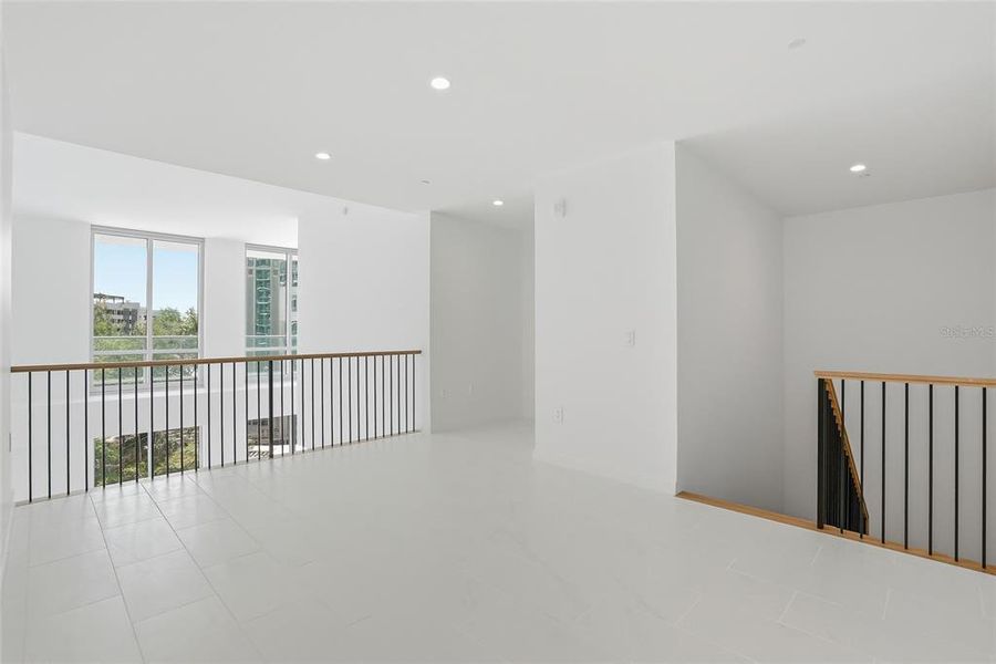Spacious, unfurnished interior of a new home in , St. Petersburg (Image 16).