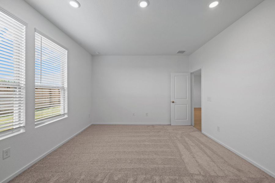 Spacious, unfurnished interior of a new home in Crosby Farms, Crosby (Image 14).