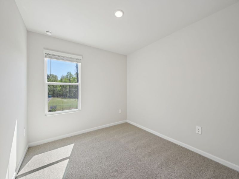 Spacious, unfurnished interior of a new home in The Rows at Buffaloe Reserve, Raleigh (Image 16).