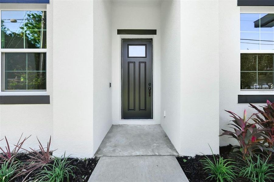Exterior details and patio area of a home in , Altamonte Springs (Image 2).