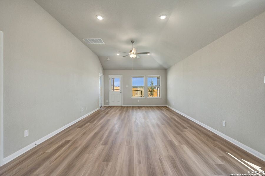 Spacious, unfurnished interior of a new home in Park Place, New Braunfels (Image 29).