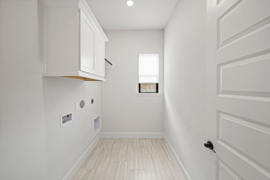 Nice sized utility room Nice sized utility room