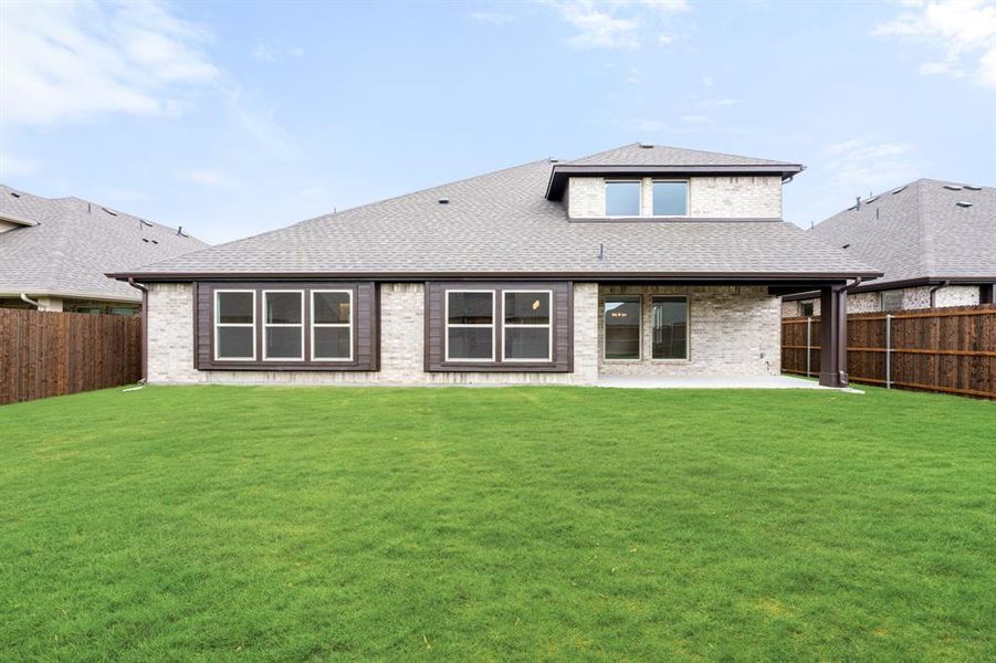 Exterior details and patio area of a home in Addison Hills, Cedar Hill (Image 25).