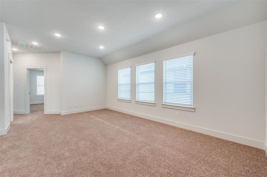 Spacious, unfurnished interior of a new home in Mosaic, Prosper (Image 15).