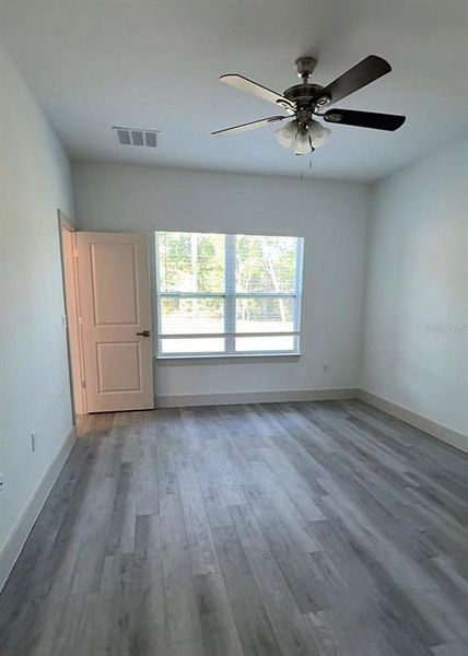 Spacious, unfurnished interior of a new home in , Citrus Springs (Image 11).