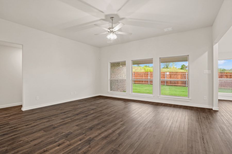 Representative unfurnished interior of a home built from the Waterford III by Cheldan Homes in Stoneview, Glen Rose (Image 22).
