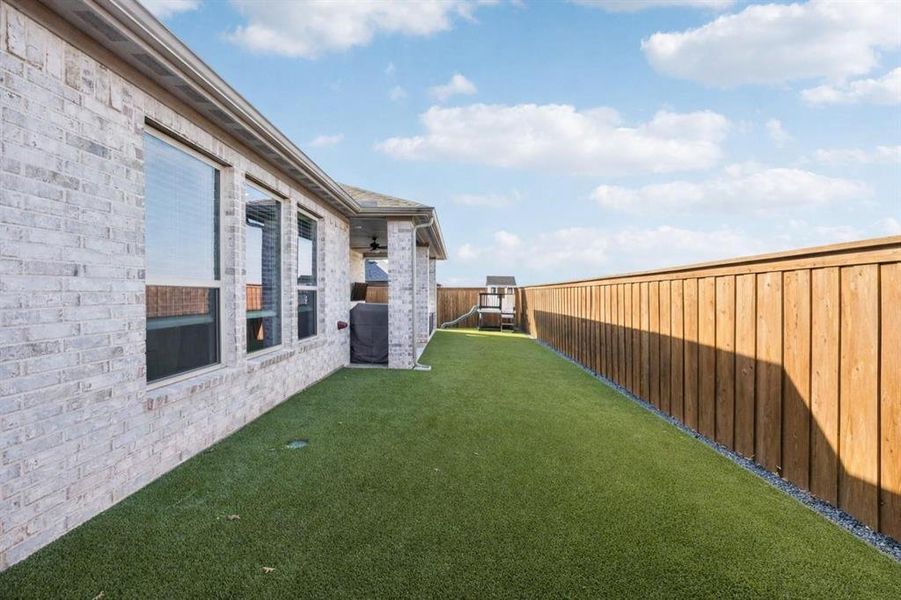 Exterior details and patio area of a home in Stoneridge, Melissa (Image 23).