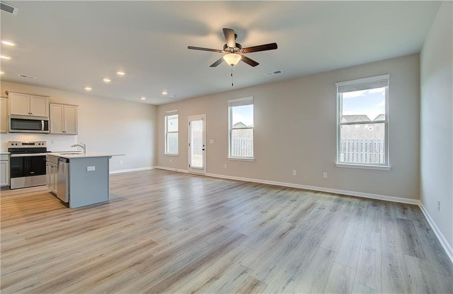 Spacious, unfurnished interior of a new home in Towne Center, Hampton (Image 24).