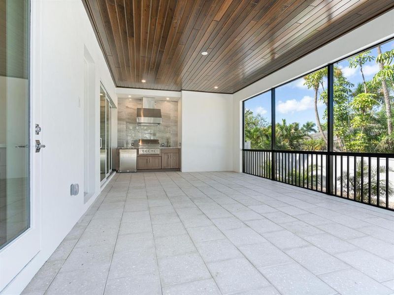 Spacious, unfurnished interior of a new home in , Sarasota (Image 22).