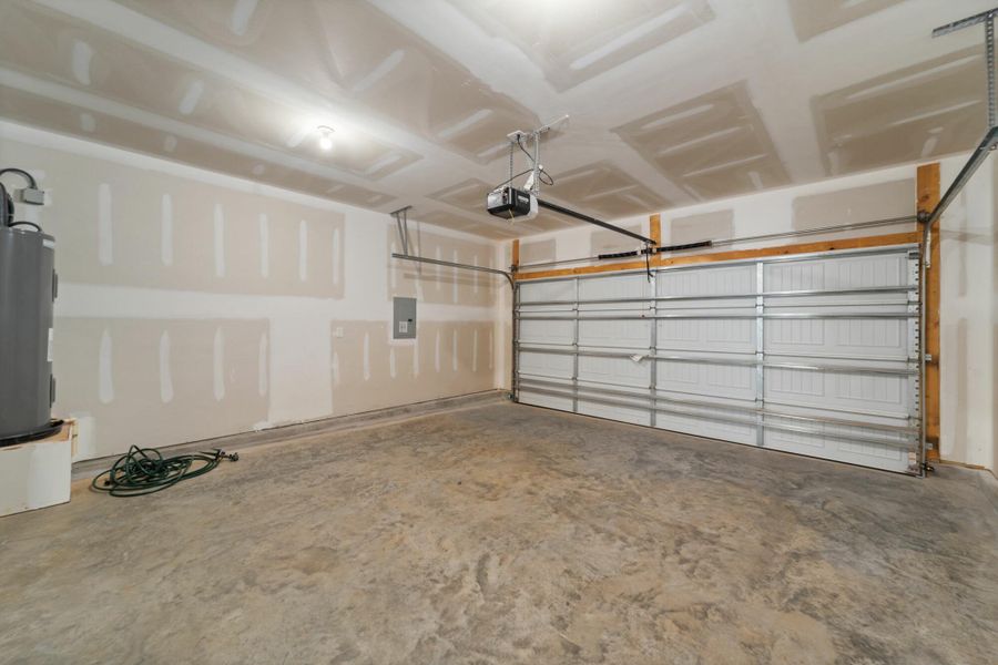 Image 33 of a home in Harbor Crossing.