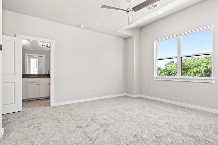 Spacious, unfurnished interior of a new home in Ten Mile Creek, Celina (Image 36).