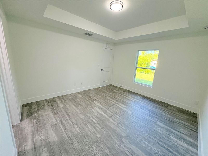 Spacious, unfurnished interior of a new home in , Okeechobee (Image 16).