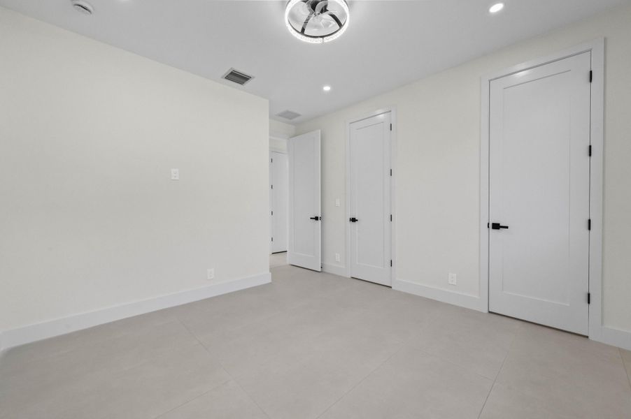 16 Bedroom 02