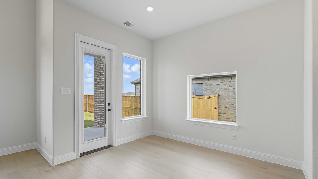 Spacious, unfurnished interior of a new home in Peachtree Meadows, Rockwall (Image 18).