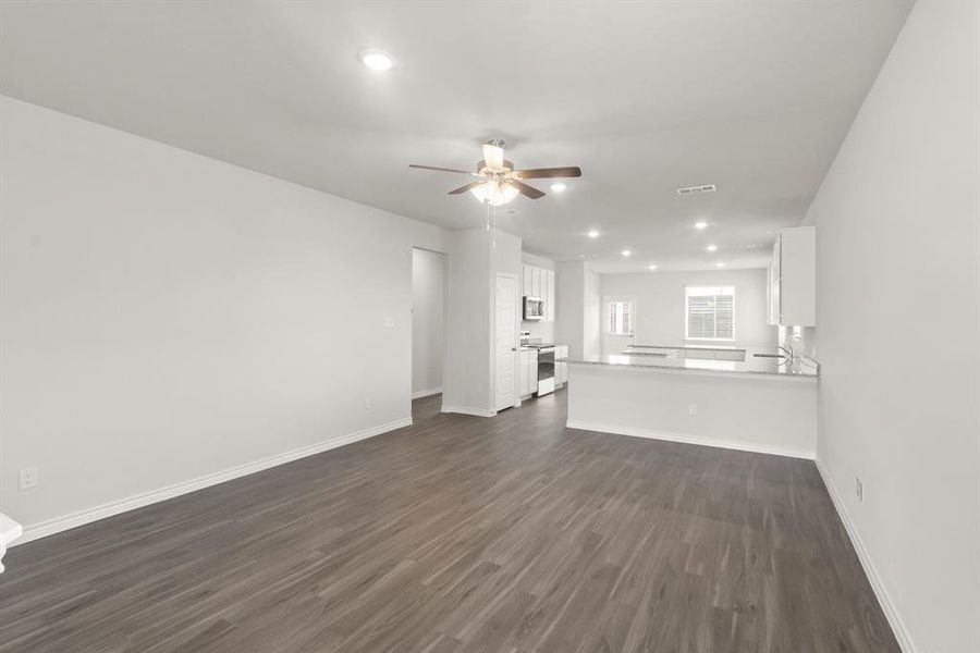 Spacious, unfurnished interior of a new home in Retreat at Fossil Creek, Fort Worth (Image 21).