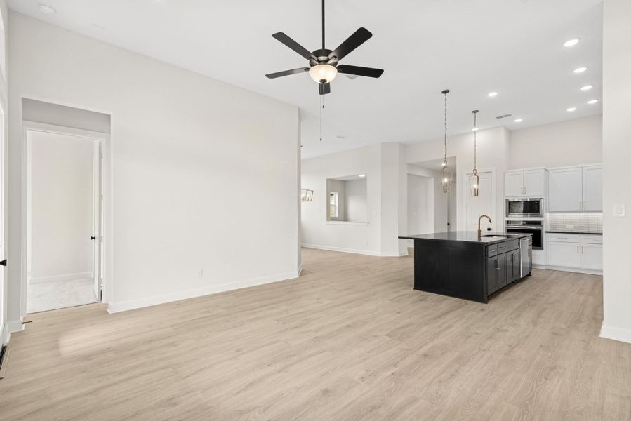 Spacious, unfurnished interior of a new home in ARTAVIA 45' Homesites, Conroe (Image 29).