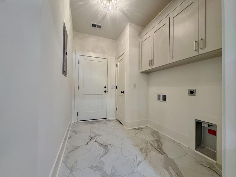 Spacious, unfurnished interior of a new home in , Pawleys Island (Image 27). Spacious, unfurnished interior of a new home in , Pawleys Island (Image 27).