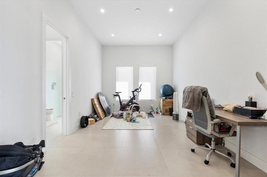 Bedroom/Office