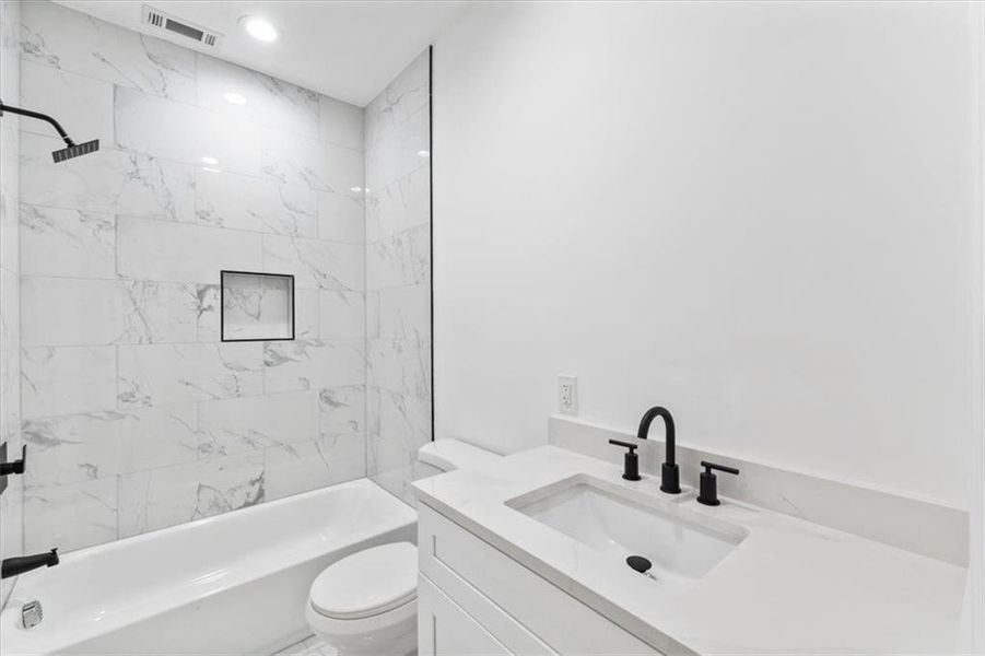 Furnished interior view inside a new home in , Fairburn (Image 7).