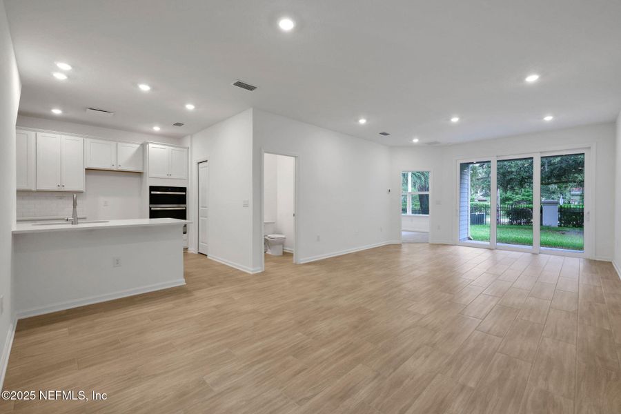 Spacious, unfurnished interior of a new home in The Hammock at Palm Harbor, Palm Coast (Image 27).