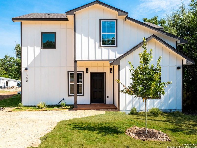 Exterior details and patio area of a home in , Canyon Lake (Image 1). Exterior details and patio area of a home in , Canyon Lake (Image 1).