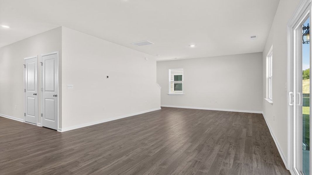 Spacious, unfurnished interior of a new home in Martin Farms, Aberdeen (Image 15).