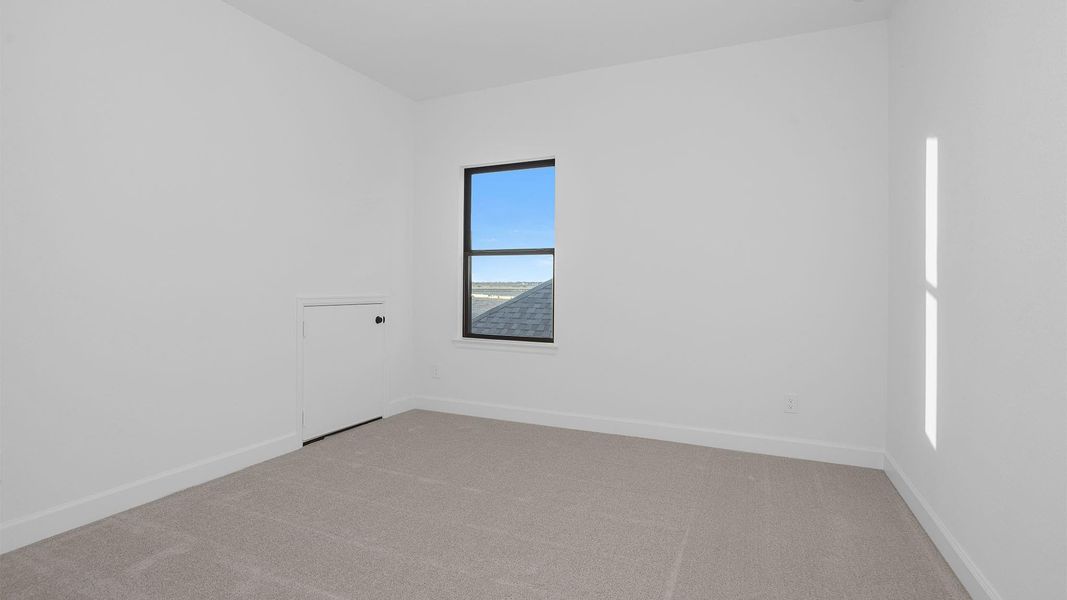 Spacious, unfurnished interior of a new home in Valencia, Manvel (Image 15).