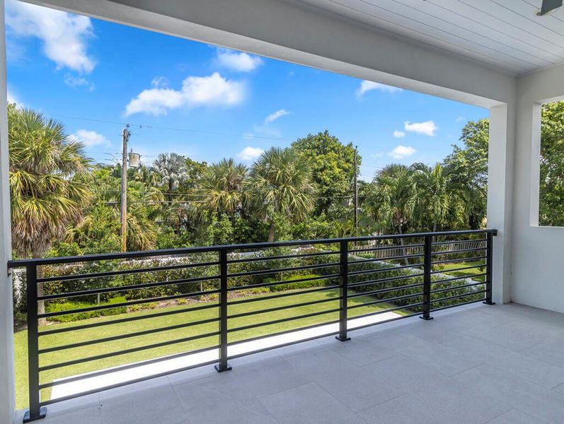 Exterior details and patio area of a home in , West Palm Beach (Image 2).