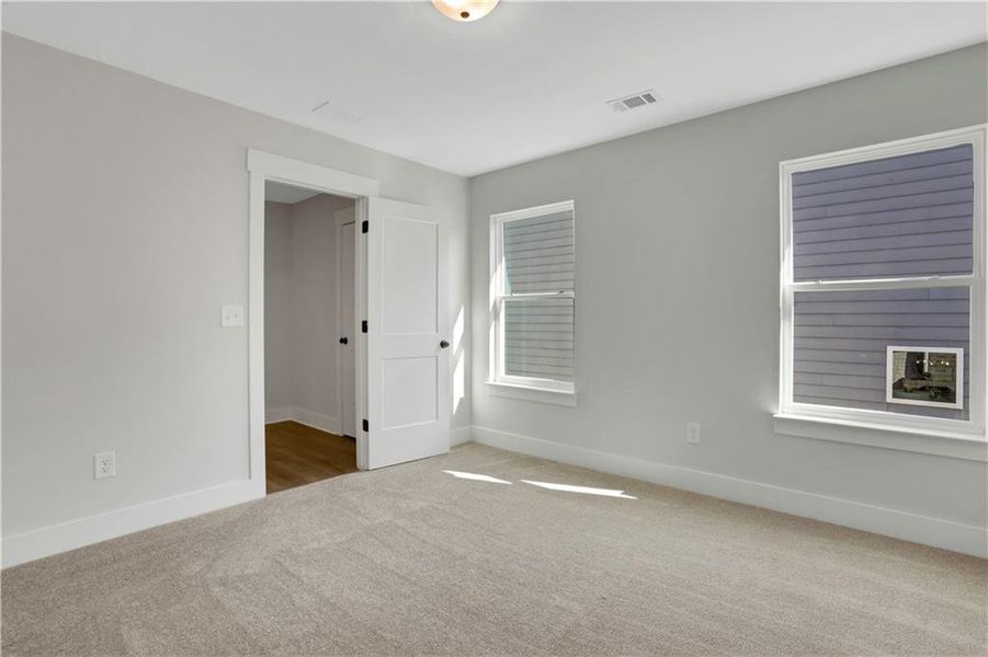 Spacious, unfurnished interior of a new home in Cambridge, Flowery Branch (Image 27).