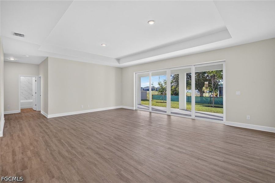 Spacious, unfurnished interior of a new home in Cape Coral, Cape Coral (Image 13).