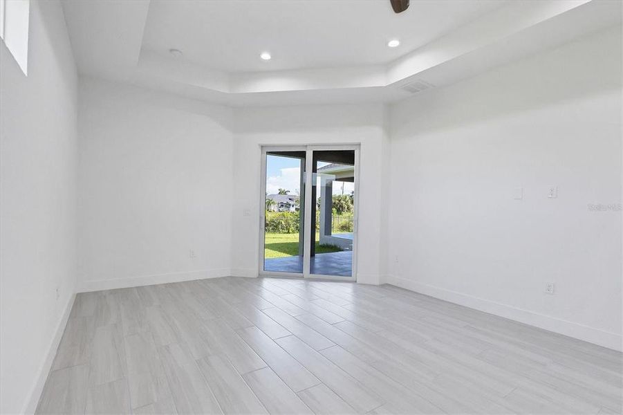 Spacious, unfurnished interior of a new home in , Port Charlotte (Image 20).