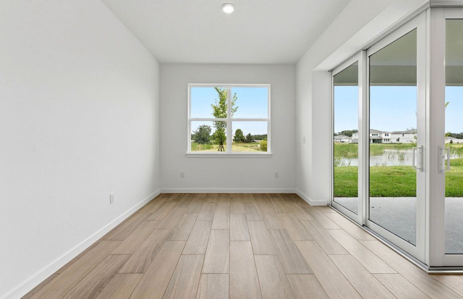 Spacious, unfurnished interior of a new home in Riverwood, Zephyrhills (Image 13).