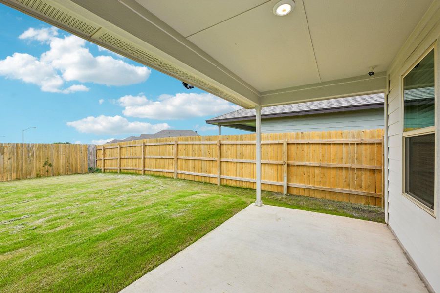 Covered patio with a concrete surface
