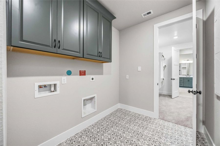 Spacious, unfurnished interior of a new home in Valencia, Manvel (Image 18).