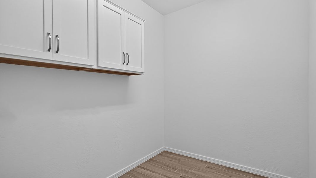 Spacious, unfurnished interior of a new home in Allen Ranches, Litchfield Park (Image 19).