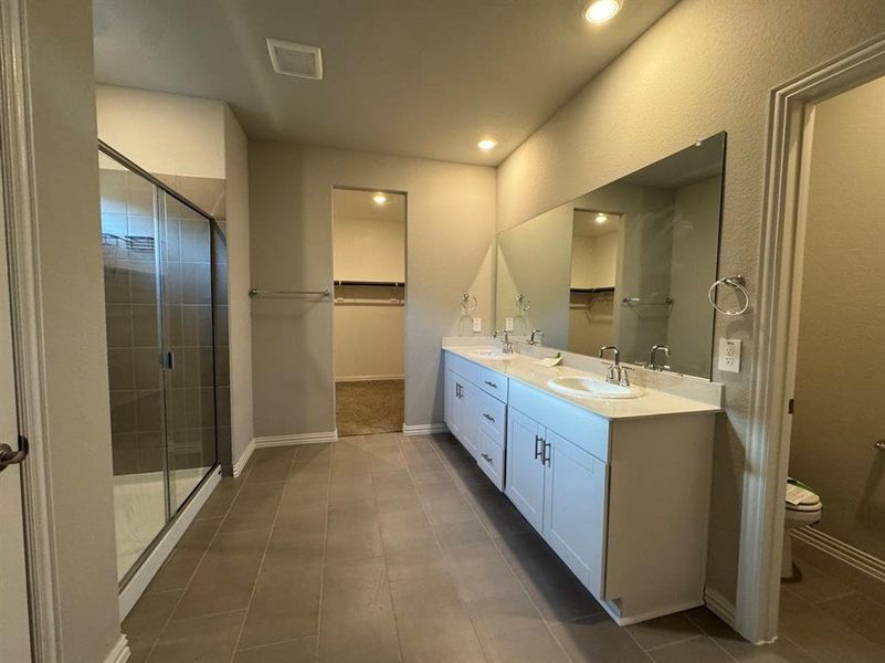 Furnished interior view inside a new home in Cibolo Hills, Fort Worth (Image 10). Furnished interior view inside a new home in Cibolo Hills, Fort Worth (Image 10).