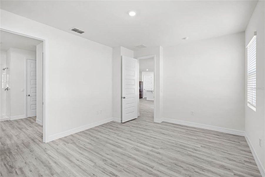 Spacious, unfurnished interior of a new home in , Lakeland (Image 16).