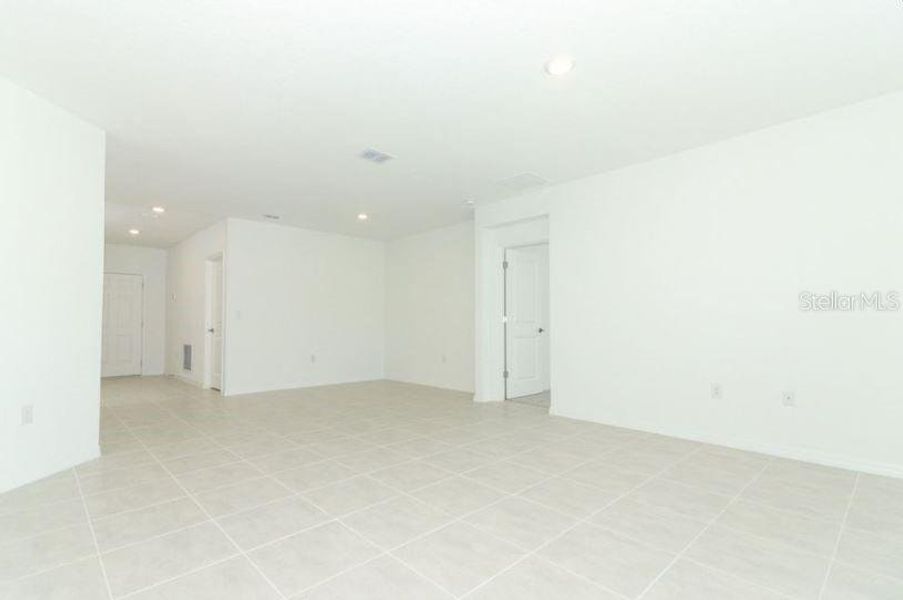 Spacious, unfurnished interior of a new home in Brookland Park, Auburndale (Image 8). Spacious, unfurnished interior of a new home in Brookland Park, Auburndale (Image 8).