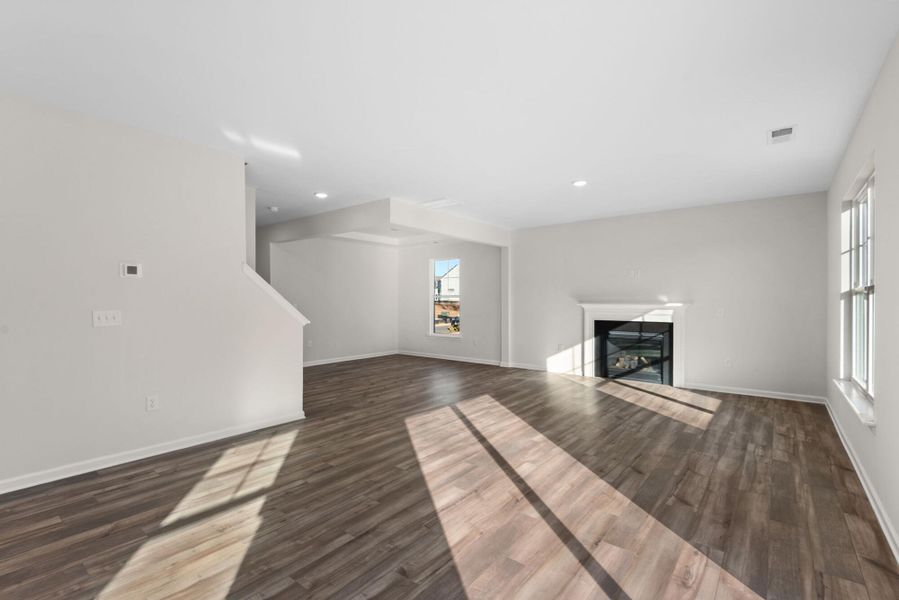 Spacious, unfurnished interior of a new home in Chandler Ridge, McLeansville (Image 24).