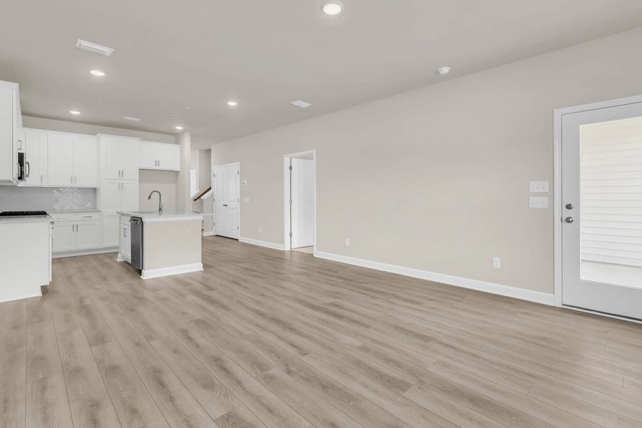 Spacious, unfurnished interior of a new home in Hammock Walk at Nexton, Summerville (Image 15).