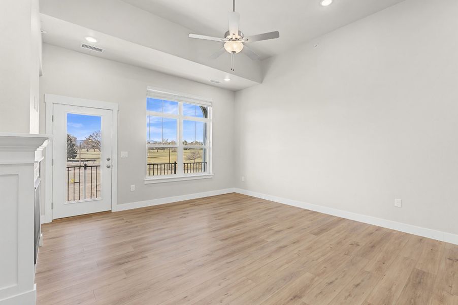 Spacious, unfurnished interior of a new home in Highlands at Fox Hill, Longmont (Image 9).