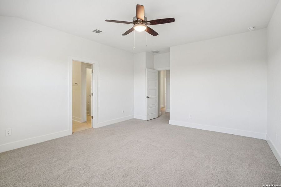 Spacious, unfurnished interior of a new home in Carmel Ranch, Schertz (Image 23).
