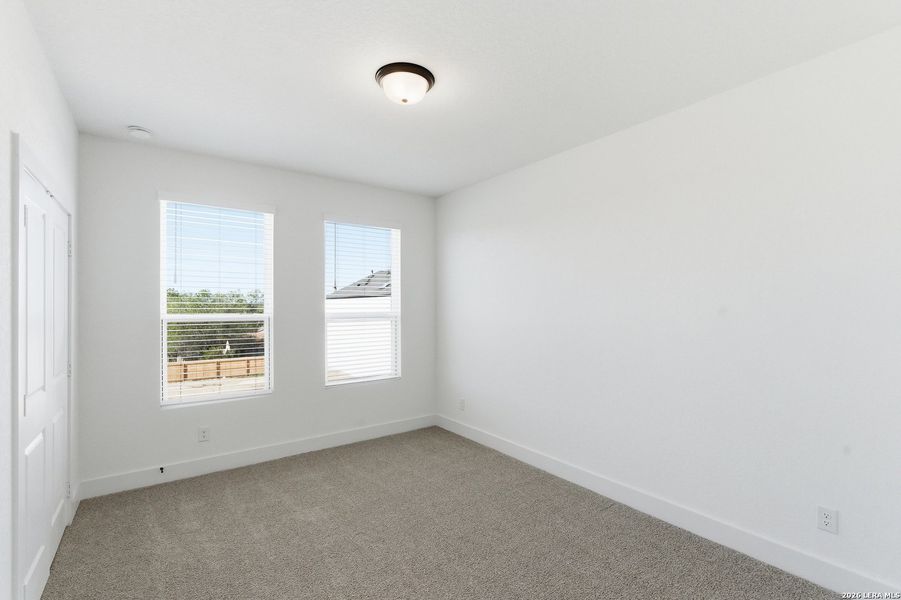 Spacious, unfurnished interior of a new home in Rose Hill, San Antonio (Image 24).