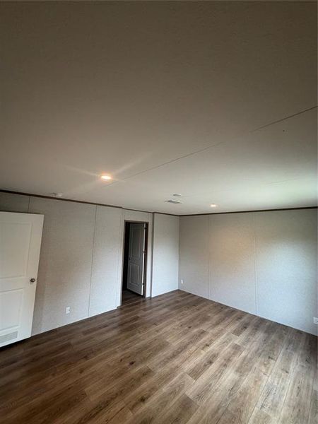 Spacious, unfurnished interior of a new home in , Hawley (Image 14).