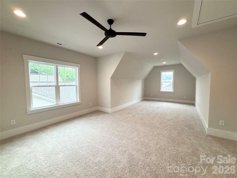 Spacious, unfurnished interior of a new home in Cumberland, Concord (Image 8).